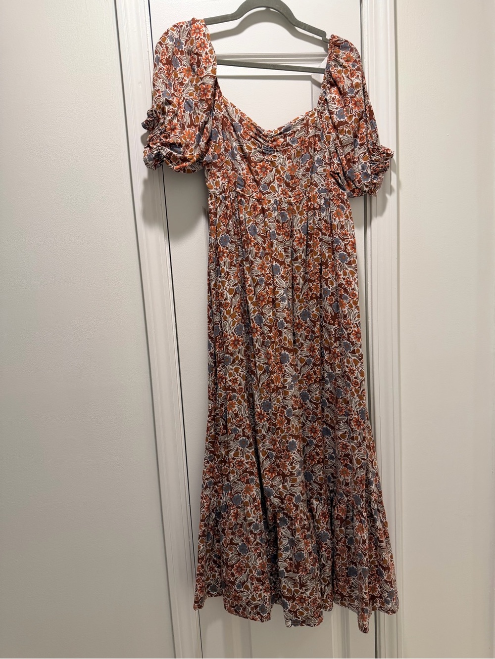 Rylee + Cru! Floral Puff-Sleeve Midi Dress in Rust Blue